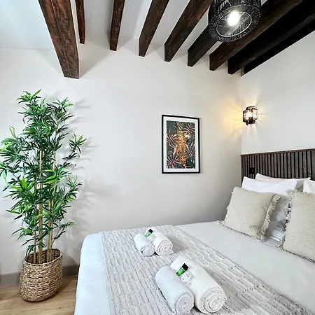 Le Marais' Finest Luxurious Apartment Paris Exterior photo