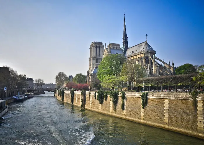Le Marais\' Finest Luxurious Apartment